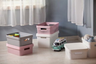 Celadon 4.5-litre Infinity container with a lid