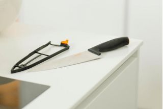 Kochmesser in einer Scheide - 20 cm - FISKARS - 
