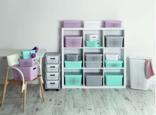 Celadon 4.5-litre Infinity container with a lid