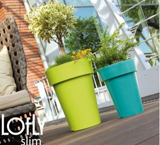 "Lofly Slim" chậu cây cao nhẹ với một chiếc đĩa - 20 cm - màu xanh lá cây vôi - 