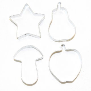 Set von vier Winter-Ausstechformen - Stern, Birne, Pilz, Apfel - 