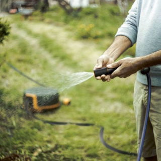 Waterwheel automatic XL - Wheeled reel with hose and automatic feeder - FISKARS