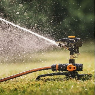 Pulsierender Sprinkler auf Stativbasis, Ein/Aus - FISKARS - 